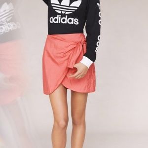 URBAN OUTFITTERS MICHELLE Wrap Mini Skirt WRAP PINK BOW MINI SKIRT M NEW
